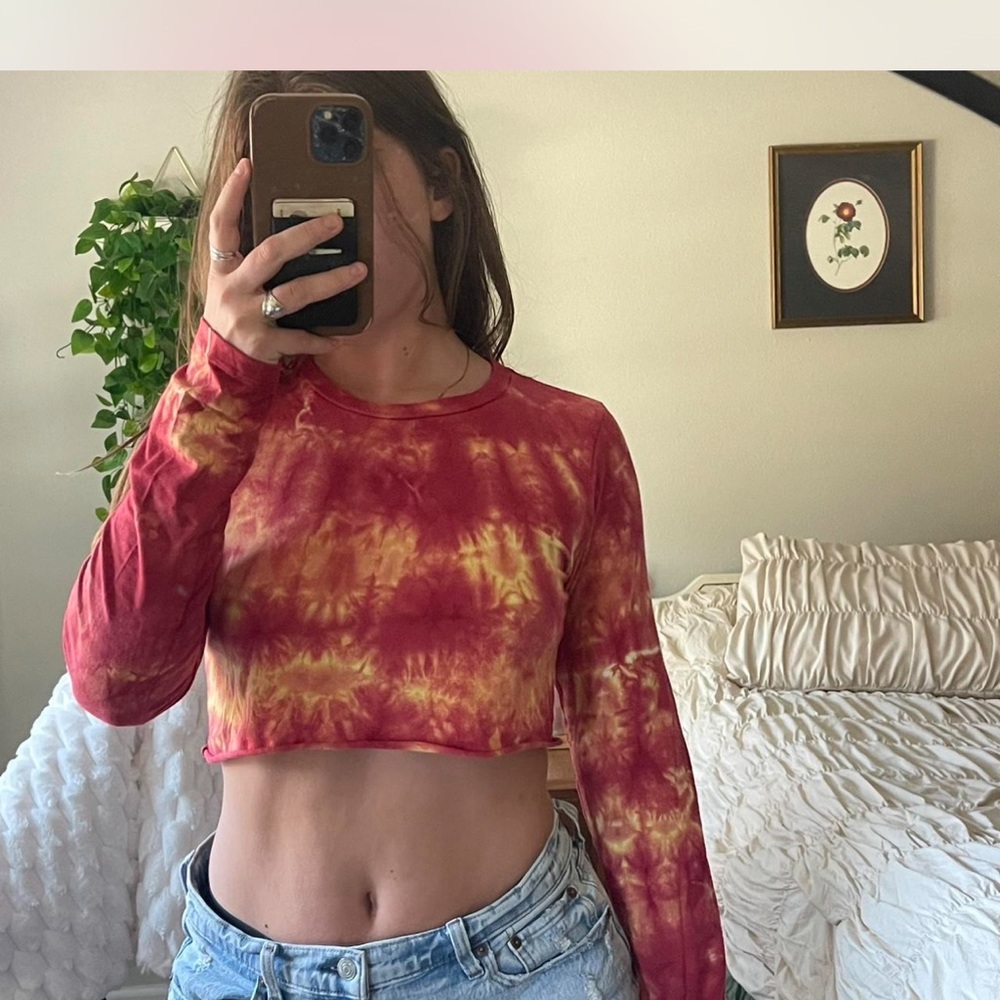 Tie-Dye Long Sleeve Crop Top